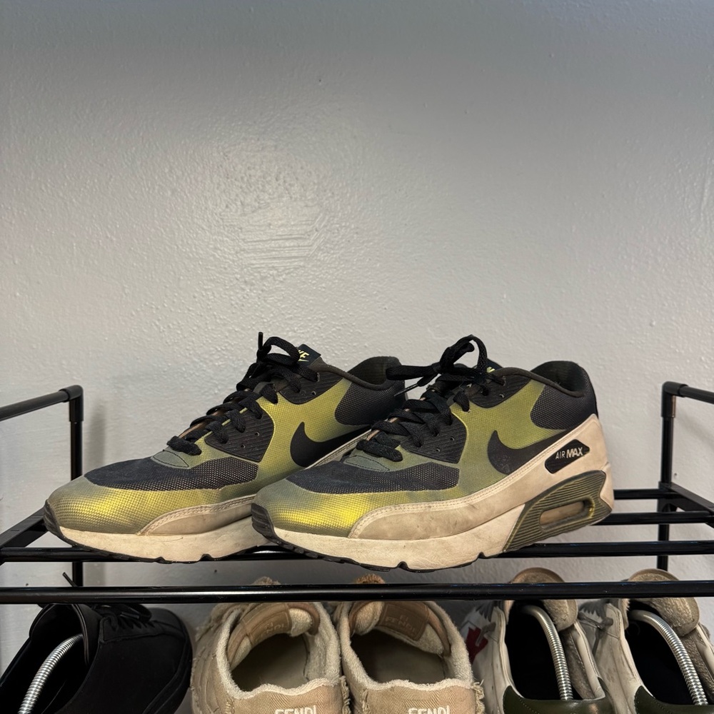 Nike Air Max 90 - Black and Yellow